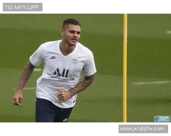 球星足球短裤设计与舒适性探讨如何提升运动表现与视觉效果